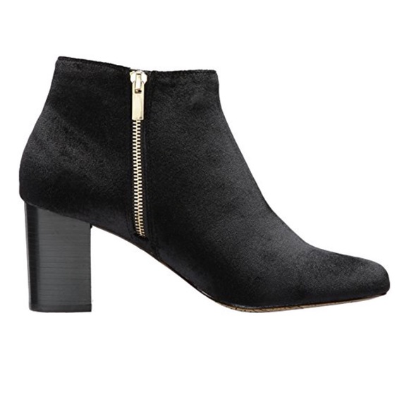 Bella Vita Women’s Ankle Bootie, Black Velvet 7.5 - Picture 2 of 5